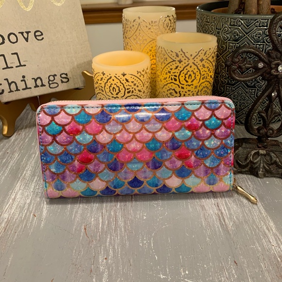 Mermaid scale patterned holographic pink blue gold zippered wallet - Picture 4 of 8